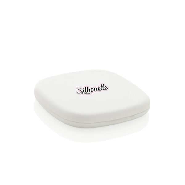 p45704__p4570403__2004 spegill