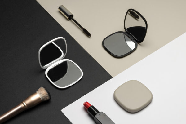 p45704__p4570403__2006 litapalletta spegill